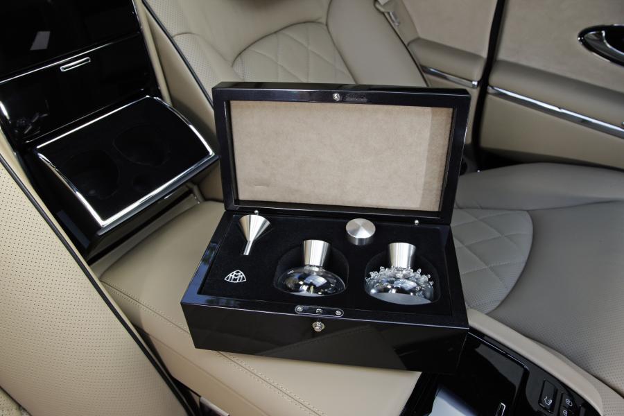 Детали интерьера Maybach 62 Zeppelin (V240) 2009 года  (фото 15 из 29)